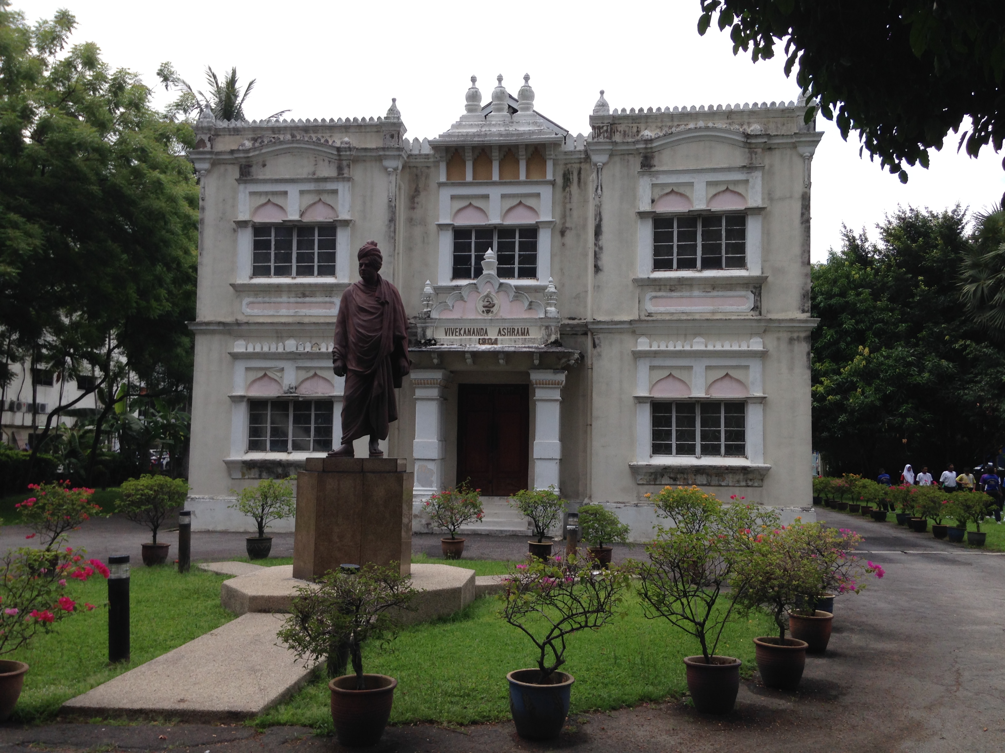 Tea, Street Food and Buddist Cave – Kuala Lumpur and Ipoh
